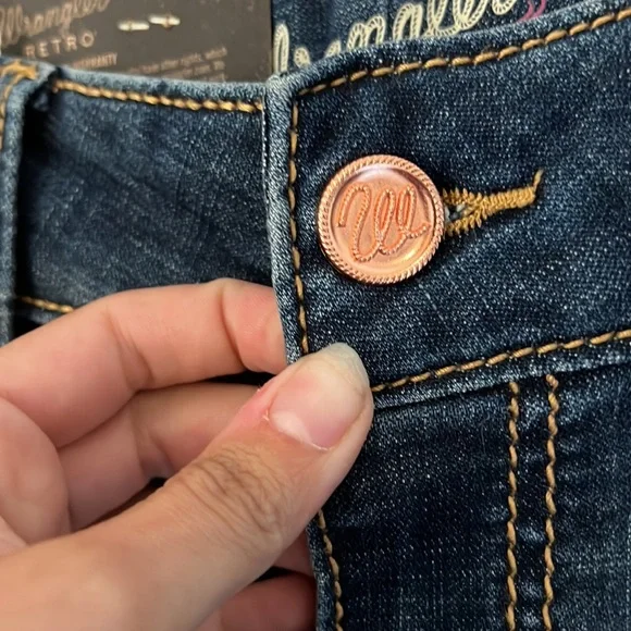 NWT Women’s Wrangler Retro Boot Cut Jeans - Picture 3 of 6